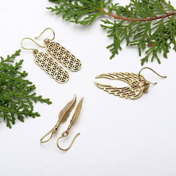 Elegant Gold Earrings Collection: Angel Wings, Feathers, and Geometric Designs 🕸️🪶