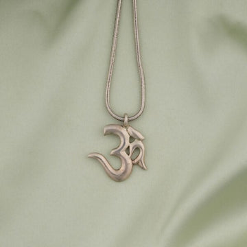 Universal Om Pendant ๐๏ธ
