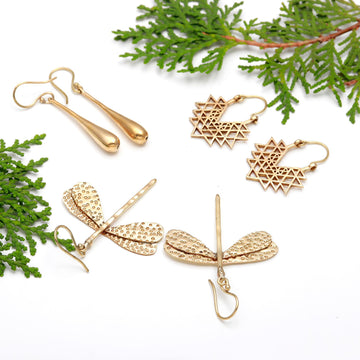 Elegant Gold Earrings Collection: Dragonfly, Teardrop, and Geometric Designs 🦀💧