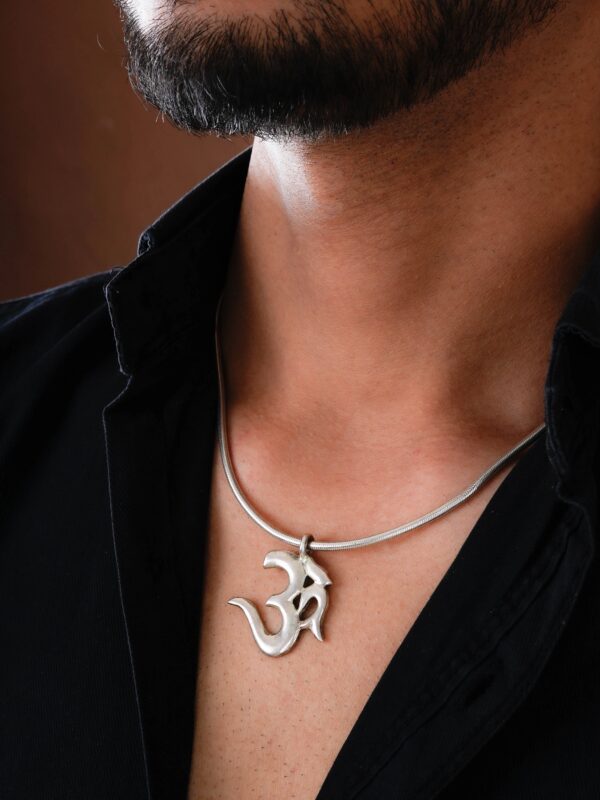 Universal Om Pendant 🕉️